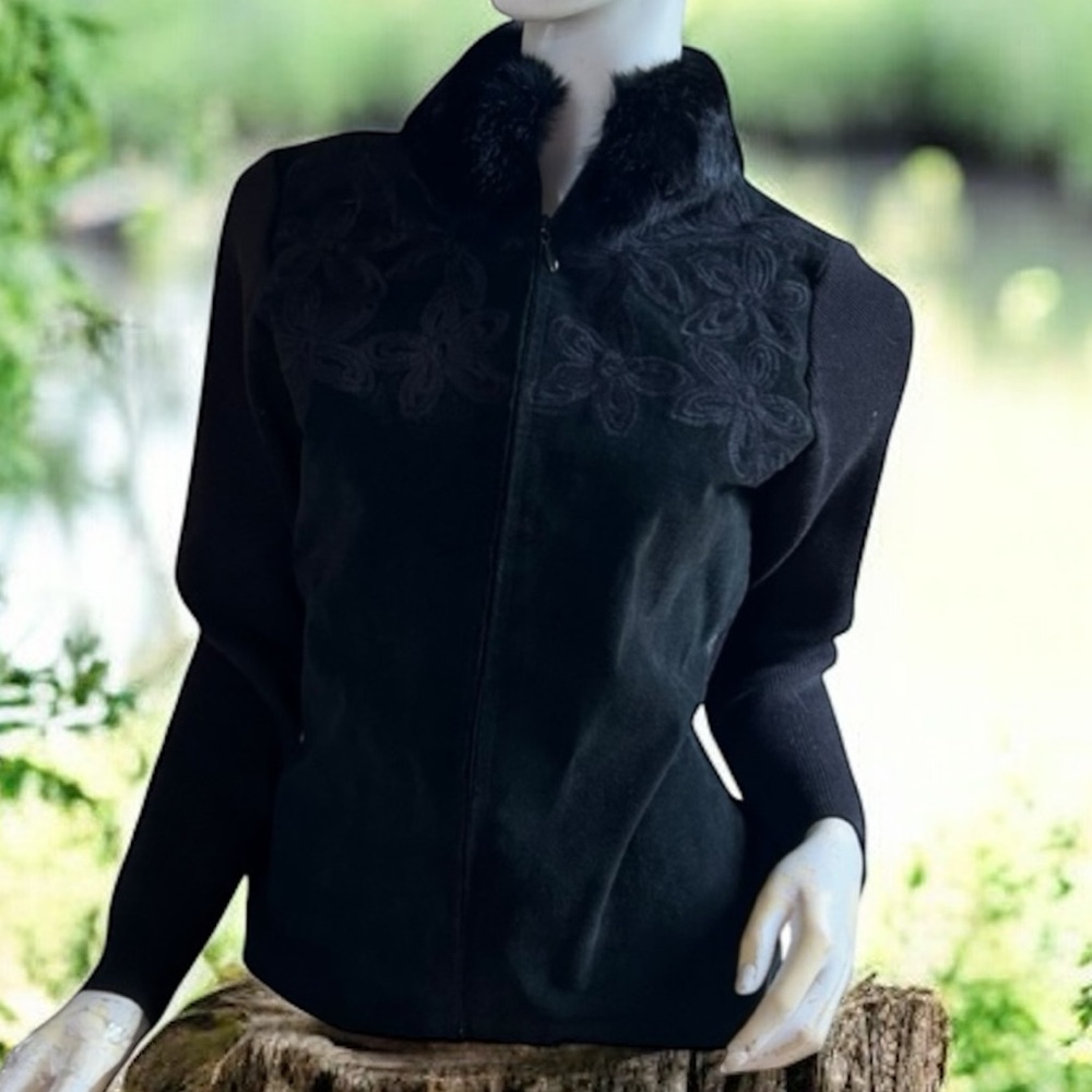 ❄️ 50% off winter Escapade black suede rabbit fur collar jacket sweater M